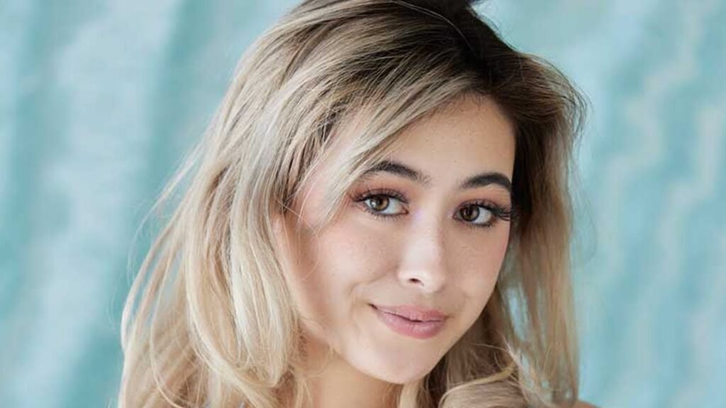 Chloe Surreal Age Height Wiki Bio Net Worth And Partner