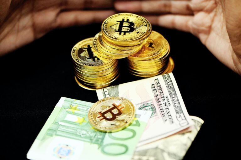 The fierce battle between digital currency and traditional currency
